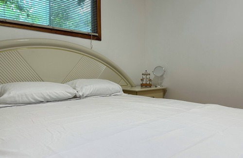 Scarborough House | Cottage in the Six Steps Away from Beach Great Fishing Rouge River Trails