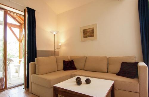 Vezac House | Cottage in Vézac with Pool & River Nearby