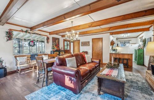 Berkeley Springs House | Cottage Inn The Woods - Pond, Pet Friendly, Grill, Wifi, Fire Pit, Deck, Screen Porch, Fireplace, Private