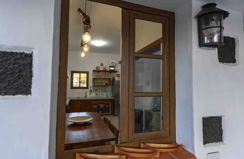 Valverde Cottage | Cottage 'La Higuera Blanca' with Private Garden, Wi-Fi and Air Conditioning
