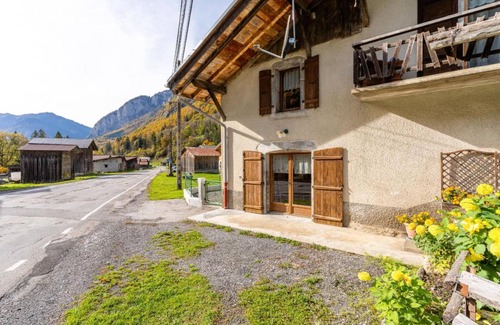 Sixt-Fer-a-Cheval Ski Chalet | Cottage 'Le Gîte Des Cascades' with Mountain View, Private Terrace and Wi-Fi