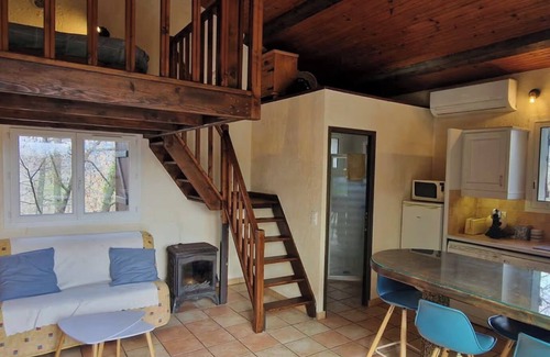 Berre-des-Alpes House | Cottage 'Les Lys' with Mountain View, Wi-Fi and Air Conditioning