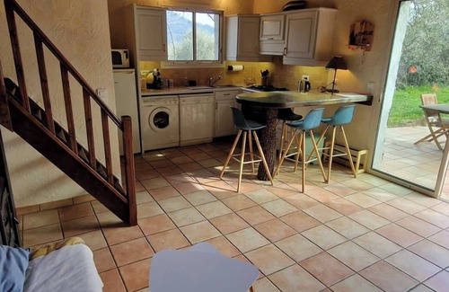 Berre-des-Alpes House | Cottage 'Les Lys' with Mountain View, Wi-Fi and Air Conditioning