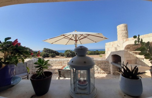 Scicli House | Cottage nestled in the Mediterranean bush a stone's throw from the sea