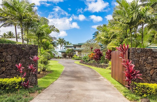 Hanalei Cottage | Cottage on Beachfront Estate property, central Hanalei Bay