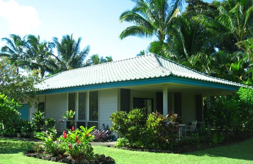 Hanalei Cottage | Cottage on Beachfront Estate property, central Hanalei Bay
