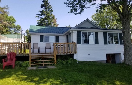 Frontenac Cottage | Cottage on Bob's Lake - 3 Bedrooms, Private Boat Launch, Great Fishing