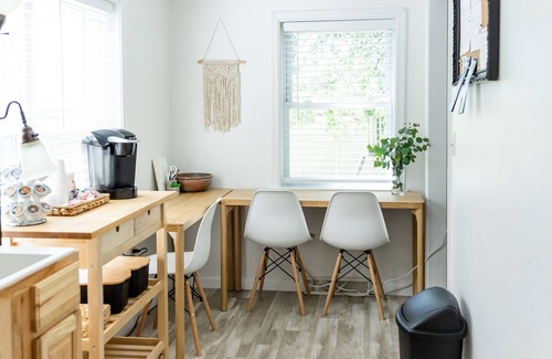 Leola Apartment | Cottage on Center Square/Next To One-Room Amish Schoolhouse