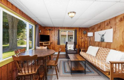Chippewa Lake House | Cottage on Chippewa lake with kayaks