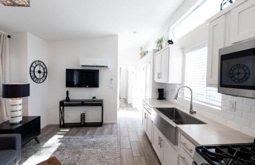 Old Southwest Apartment | Cottage on Historic Grounds Citrine