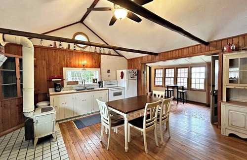 St Ignace House | Cottage on Lake Michigan minutes from Mackinac Island Ferry