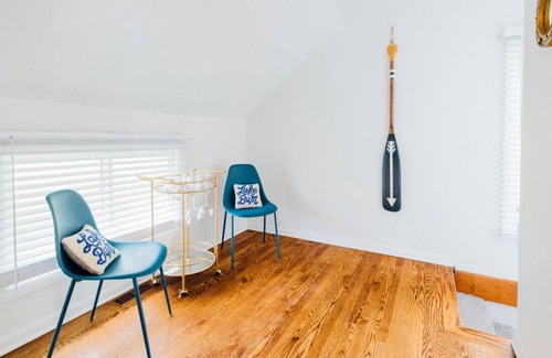 Brooklyn House | Cottage on the Canal | Lake Access| Kayak & SUP
