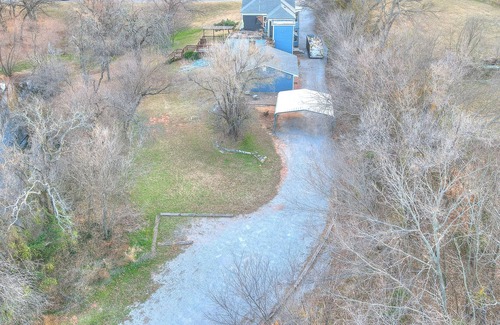 Guthrie Cottage | COTTAGE ON THE POND / PETS + RV HOOKUP
