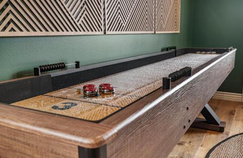 Heber House | Cottage on the hill sleeps 6 views gym office