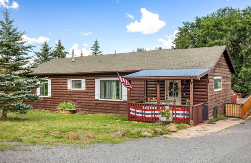 Greer Cabin | Cottage Room on Main
