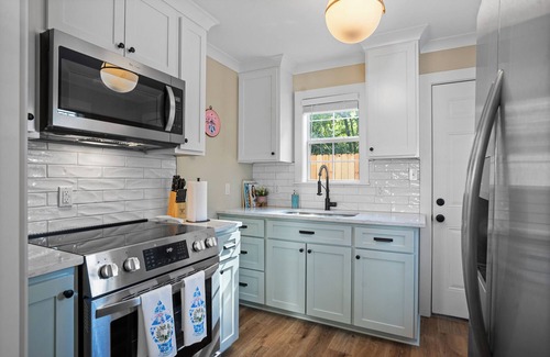 Laurel Cottage | Cottage Row: Daphne