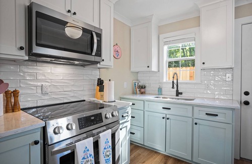 Laurel Cottage | Cottage Row: Daphne
