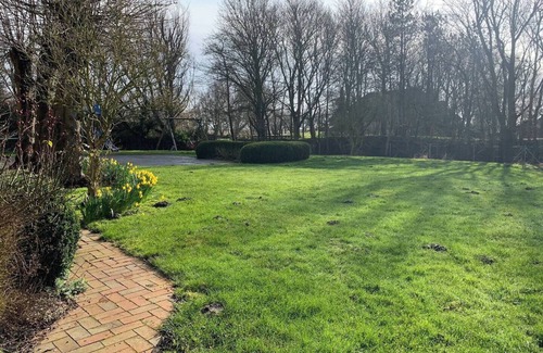 St. Peter-Ording Cottage | Cottage 'Seekiste' with Private Terrace, Shared Garden and Wi-Fi