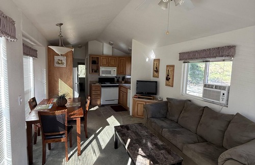 Winters Cottage | Cottage, Sleeps 4 - Roomy 1 Bedroom Cottage with Full Kitchen, Sleeps 4.