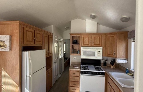 Winters Cottage | Cottage, Sleeps 4 - Roomy 1 Bedroom Cottage with Full Kitchen, Sleeps 4.