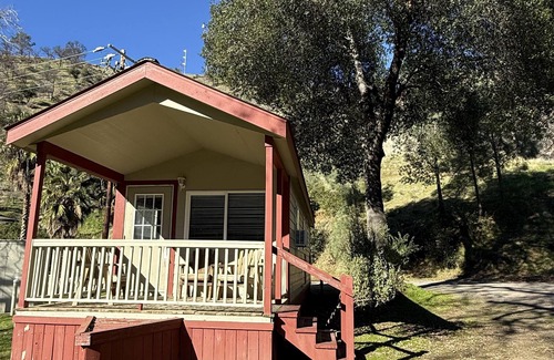 Winters Cottage | Cottage, Sleeps 4 - Roomy 1 Bedroom Cottage with Full Kitchen, Sleeps 4.