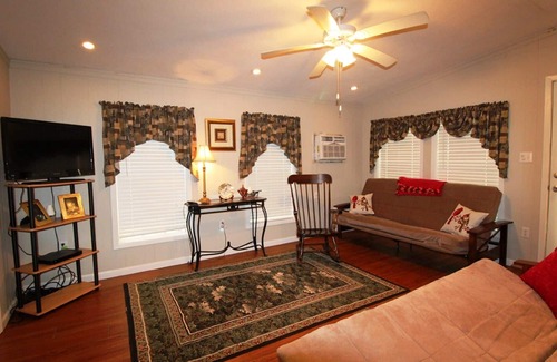 Negreet Cottage | Cottage*Sleeps 6**LakeView With Dock*CHECK US OUT