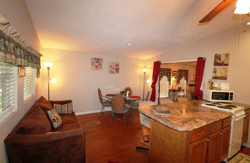 Negreet Cottage | Cottage*Sleeps 6**LakeView With Dock*CHECK US OUT