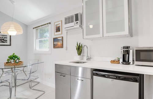 Hampton Bays House | Cottage Suite in Boutique Hotel, Heart of Hampton Bays, Waterfront.