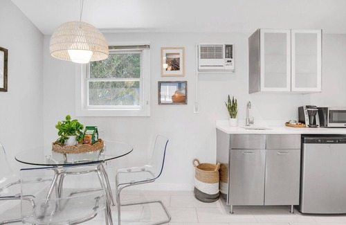 Hampton Bays House | Cottage Suite in Boutique Hotel, Heart of Hampton Bays, Waterfront.