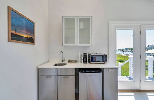 Hampton Bays House | Cottage Suite in Boutique Hotel, Heart of Hampton Bays, Waterfront.