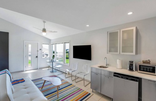 Hampton Bays House | Cottage Suite in Boutique Hotel, Heart of Hampton Bays, Waterfront.