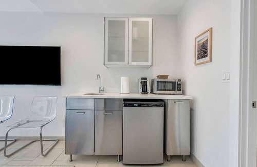 Hampton Bays House | Cottage Suite in Boutique Hotel, Heart of Hampton Bays, Waterfront.