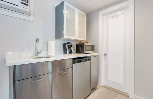 Hampton Bays House | Cottage Suite in Boutique Hotel, Heart of Hampton Bays, Waterfront.