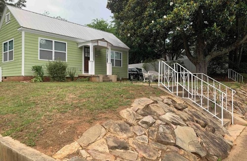 Fort Payne Apartment | Cottage Suite - Queen Bed & 1 Bath
