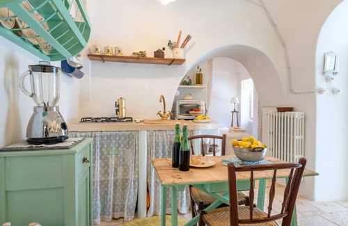 Martina Franca Cottage | Cottage 'Trullaloro' with Wi-Fi