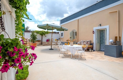 Martina Franca Cottage | Cottage 'Trullaloro' with Wi-Fi