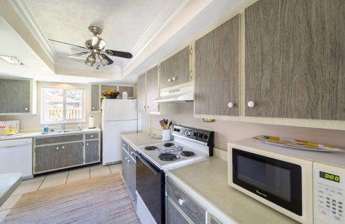 Gulf Gate Estates House | Cottage w/lanai and garage, 4 mi. Siesta Key