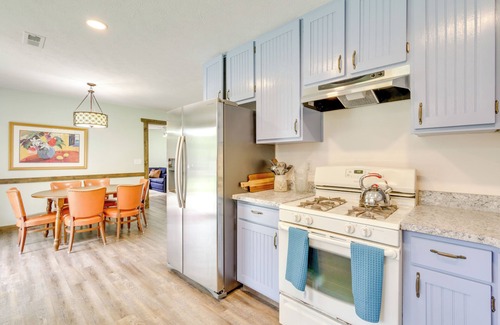 Nelsonville Cottage | Cottage w/Yard + Grill ~ 21 Mi to Hocking Hills!