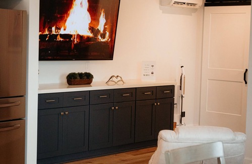 Lodi Cottage | Cottage with Full Kitchen, Private Pool & Sauna, Steps from Lodi Wineries!