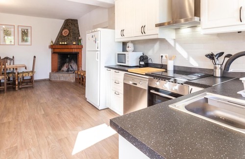Durcal Other | Cottage with large garden, pool and wifi