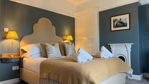Wollerton House | Cottage with log burner and hot tub in shropshire