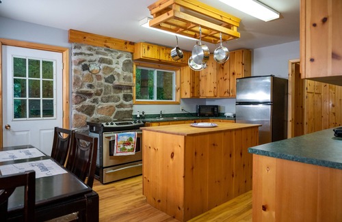 Frontenac Cottage | Cottage With Private Dock - Bob's Lake Oasis