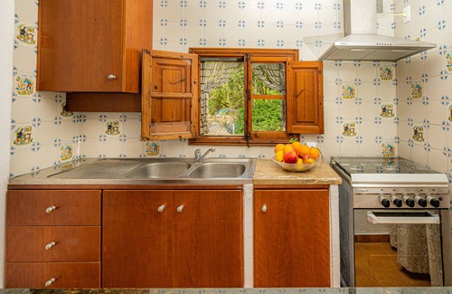 Campanet Villa | Cottage with private pool, free WIFI, mountain views and huge garden.