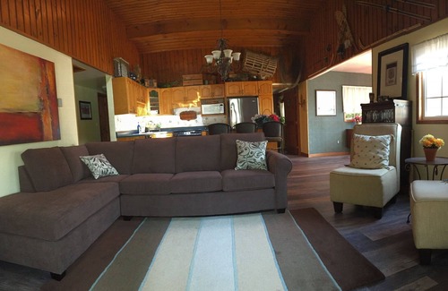 Fenelon Falls Cottage | Cottage with Sandy Beach in Fenelon Falls