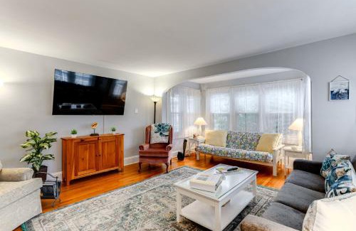 Chincoteague House | Cottage with Yard in Dtwn Chincoteague!