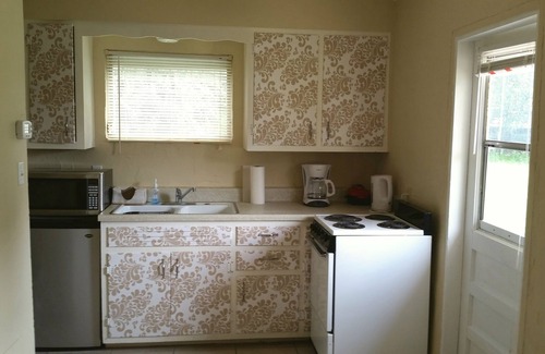 Laurel Cottage | Cottage within walking distance to Casey Key Beach