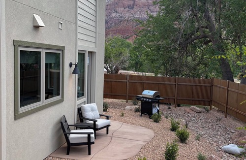 Zion National Park South Entrance Apartment | Cottages at Worthington Gallery