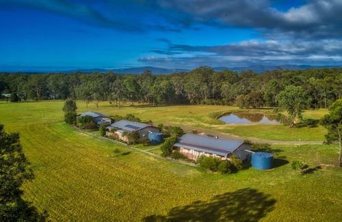 Lovedale Cottage | Cottages on Lovedale - No. 1 (2 bedroom) - 2 bedroom, 2 bathroom cottage in sensational Lovedale location