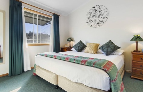 Lovedale Cottage | Cottages on Lovedale - No. 1 (2 bedroom) - 2 bedroom, 2 bathroom cottage in sensational Lovedale location