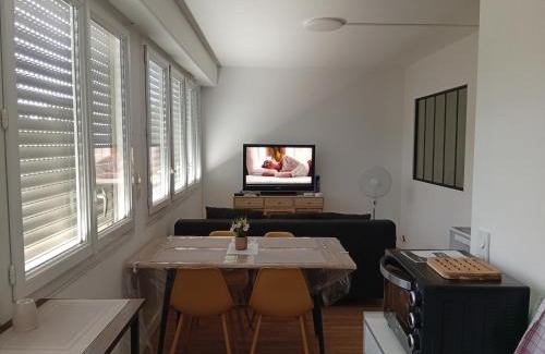 Mazamet Apartment | Coucher de soleil, calme, gros matelas, parking, 2 lits, lave-linge, wifi, netflix